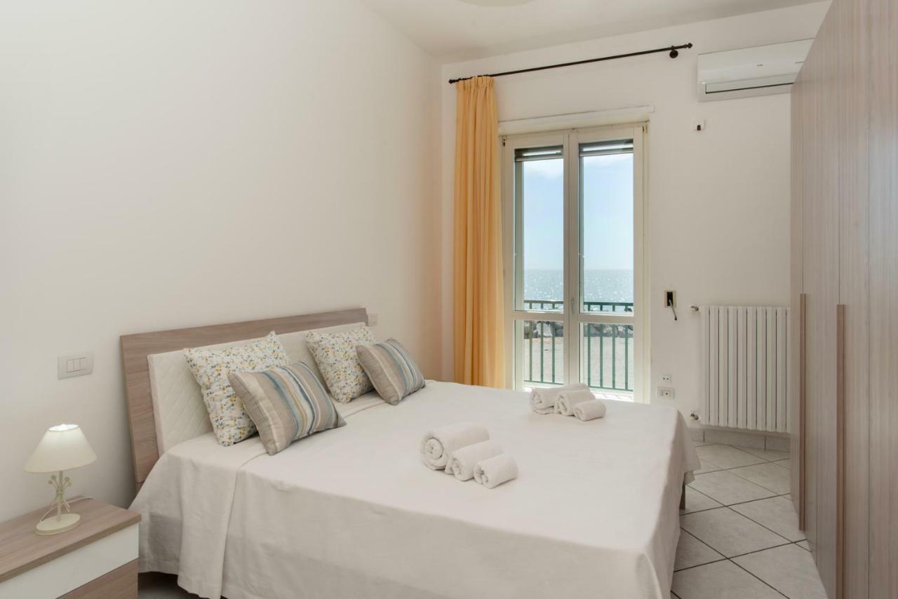 Dulce Mare Apartment ซาแลร์โน ภายนอก รูปภาพ