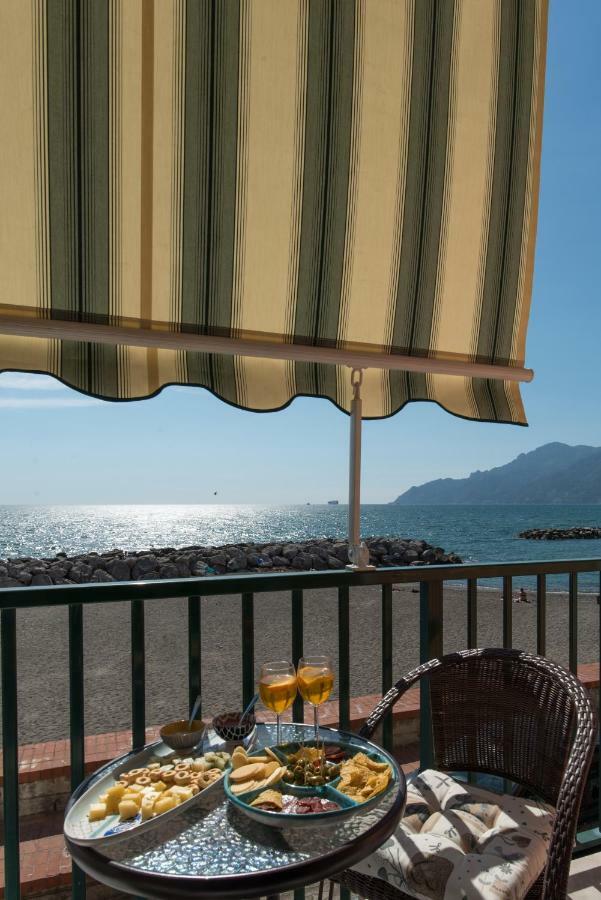 Dulce Mare Apartment ซาแลร์โน ภายนอก รูปภาพ